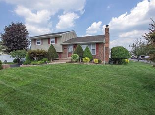 7 Westmoreland Rd, Hicksville, NY 11801