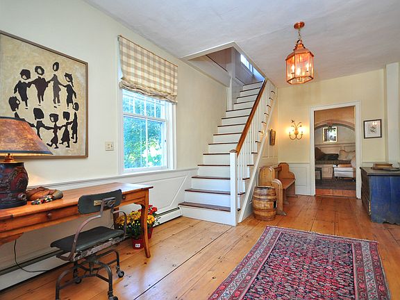 270 Main Street South