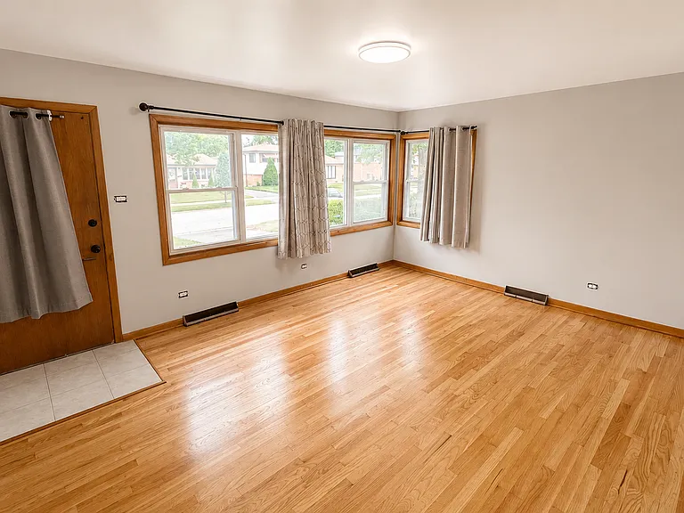 120 Mildred Ln — Photo 2