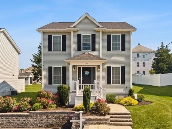 738 Hicks St, Fall River, MA 02724