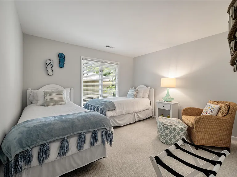 1136 Summerwind Ln — Photo 30