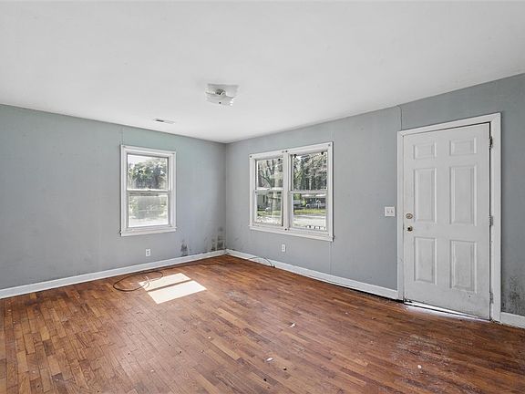 5th image of 1500 Phyllis Dr