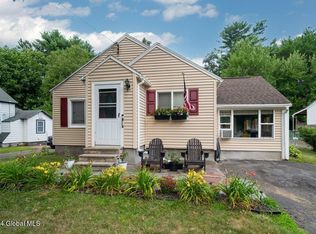 44 Schoolhouse Rd, Albany, NY 12203