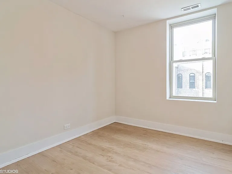 1047 W Madison St #203 — Photo 9