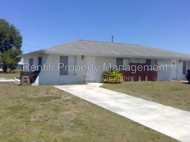 717 SE 9th St #A — Photo 1