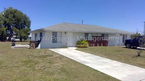 717 SE 9th St #A Photo 1 717 SE 9th St #A Photo 1