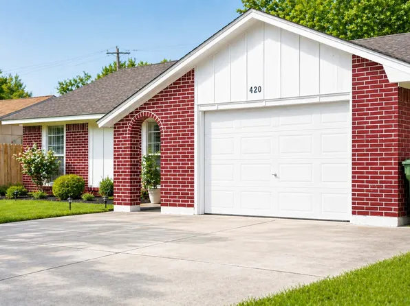 420 Price Dr, Lewisville, TX 75067