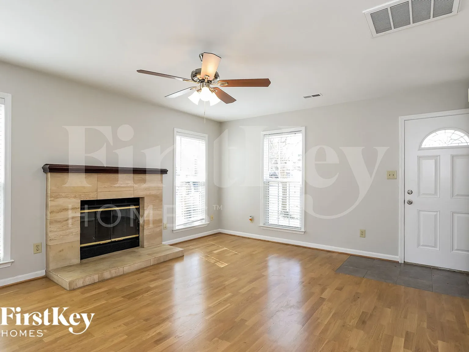 3 bed, 2.5 bath, 1287 sqft, $2,135 — Photo 4