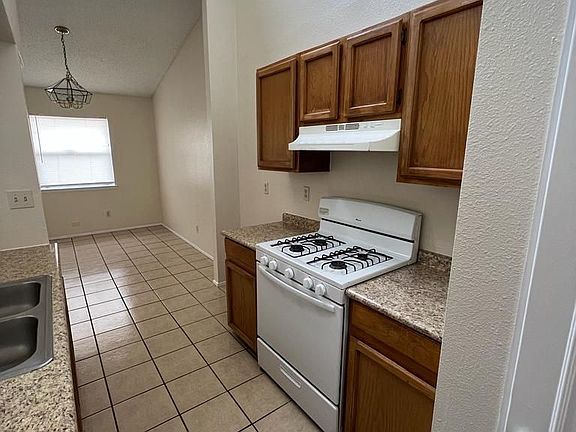 3rd image of 1553 Common Dr