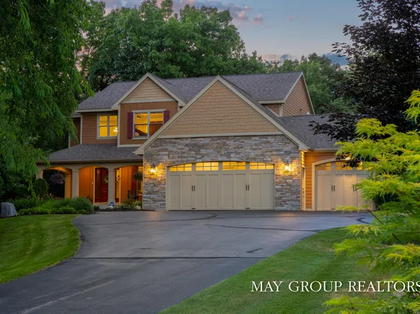 5254 Canyon River Dr NE, Ada, MI 49301