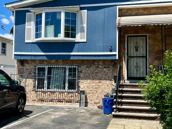 5 Chopin Ct, Jersey City, NJ 07302