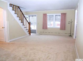 68 Swezey Ln, Middle Island, NY 11953