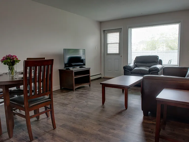 101 Loutit Rd — Photo 2
