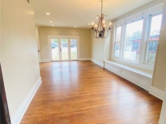 5th image of 415 Williams Ave