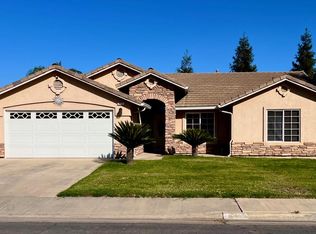 922 Sequoia St, Parlier, CA 93648