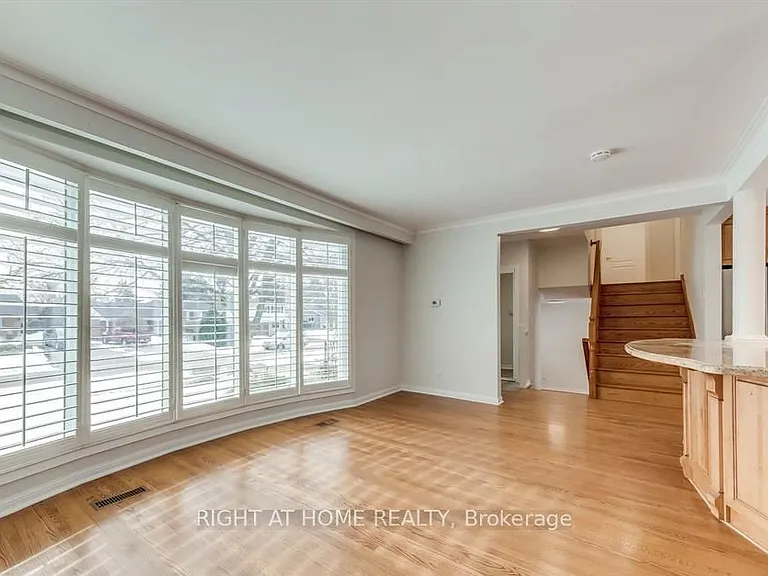 49 Rayne Ave — Photo 7