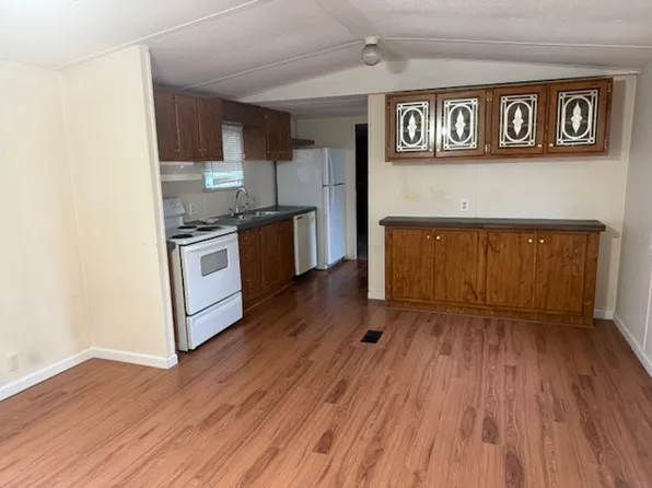 Nitro Valley MHC, 4500 1st Ave Lot 34, Nitro, WV 25143