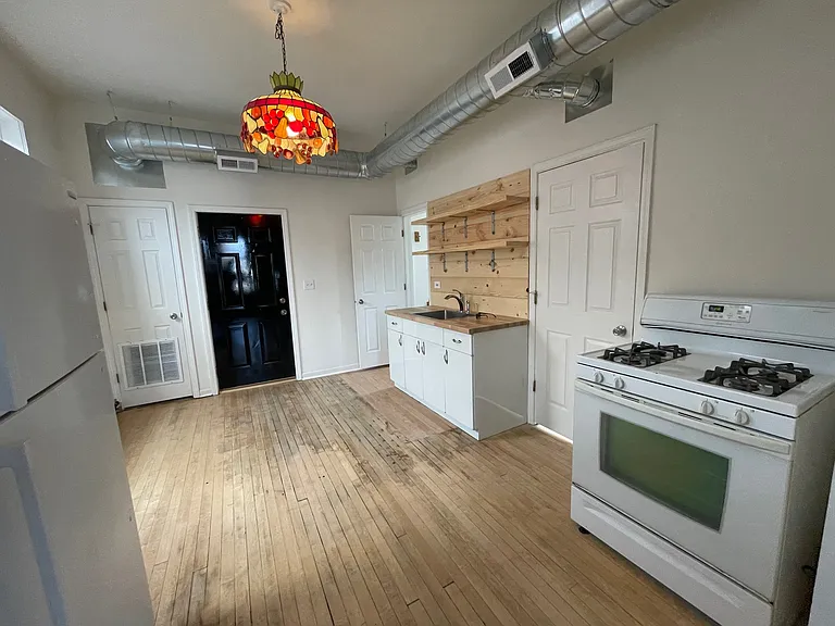 2120 W 18th Pl #2R — Photo 2