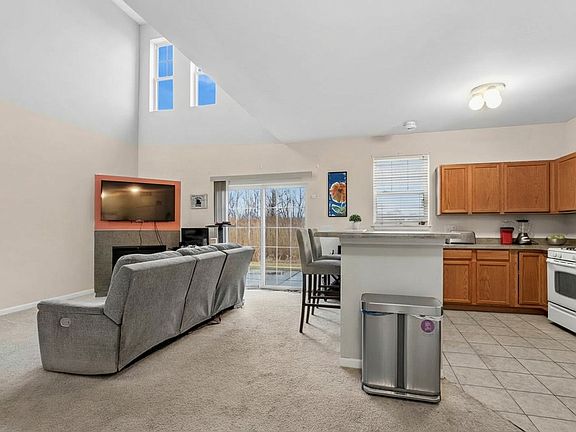 4th image of 1210 Park View Dr