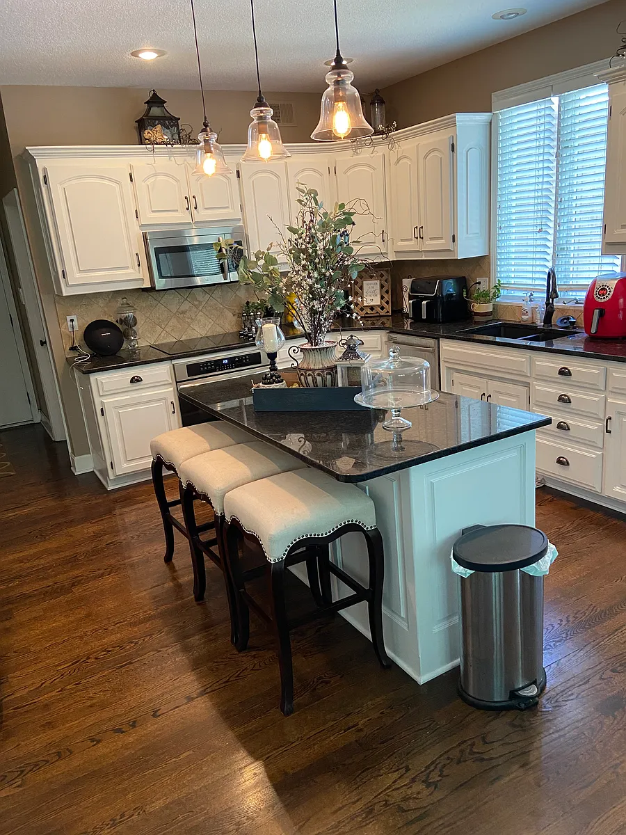 Shared Main Kitchen - W 53rd Ter