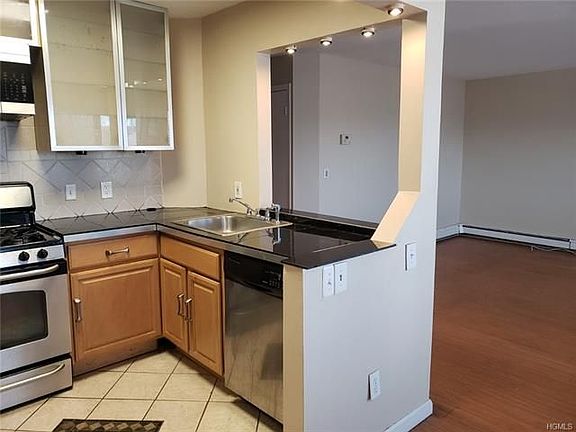 4th image of 23 Lexington Hl Unit 4