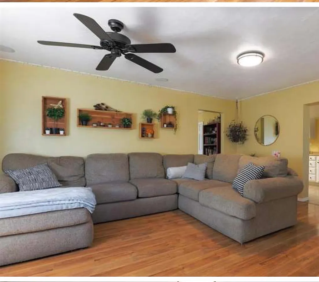 2 bed, 1056 sqft, $2,100 — Photo 2
