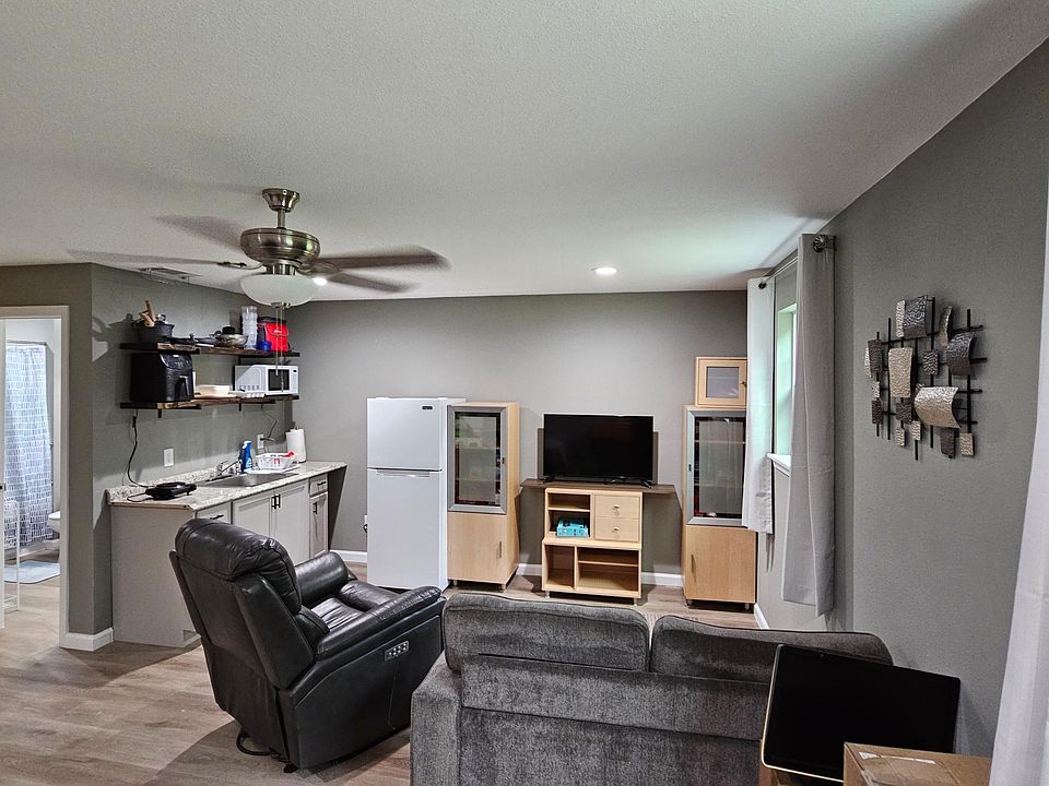 1st image of 901 Park St #B