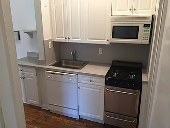 Rented by ARNOLD S GUMOWITZ, LREB