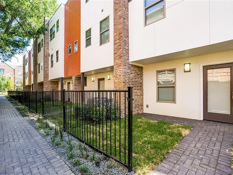 6270 Oram St #106 — Photo 3