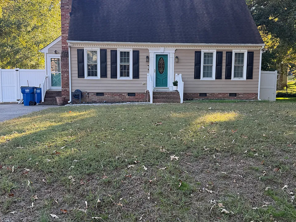 14809 Esther Ln