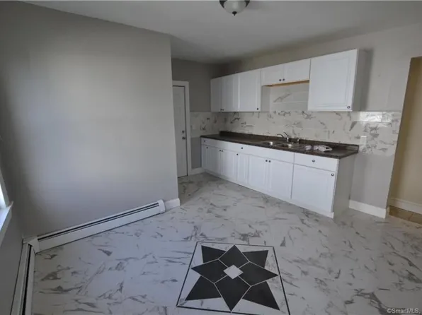 125 Wolcott St APT 2, Waterbury, CT 06705