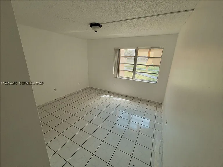 13701 Kendale Lakes Cir #B-112 — Photo 5