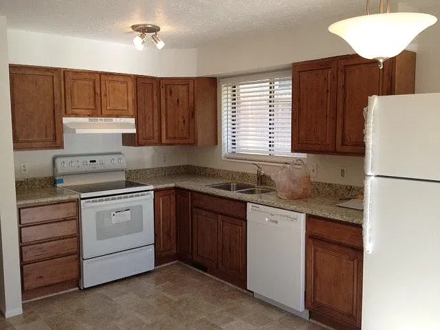 3 bed, 1100 sqft, $2,150 — Photo 1
