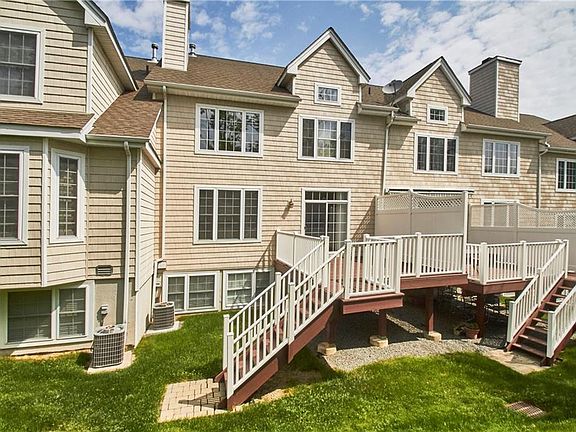 4th image of 25 Turnberry Ct