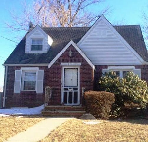 1st image of 216 Linden Pl