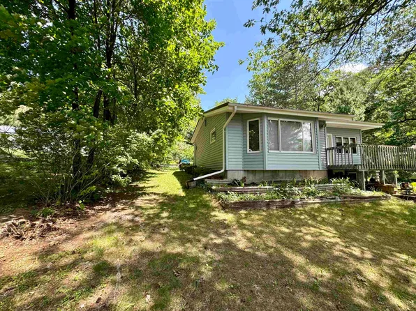 W9851 Deerfield Ave, Wautoma, WI 54982