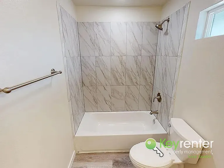 7151-7153 Fauntleroy Way SW — Photo 4