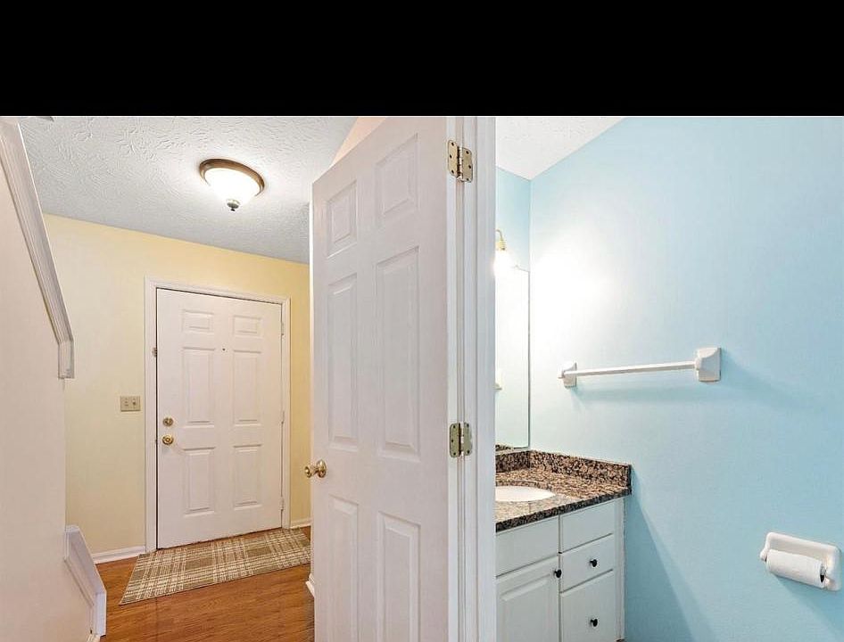 1st image of 5894 Stone Trace Dr