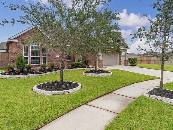 Nice curb appeal with fresh landscaping and there are no neighbors on the right side.