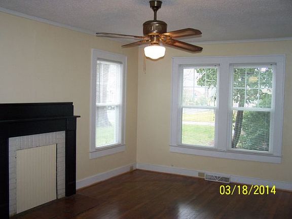 3LivingRoom_03192014