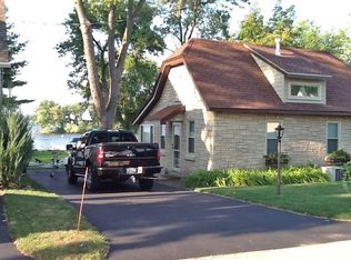 N29W27486 Peninsula Dr, Pewaukee, WI 53072