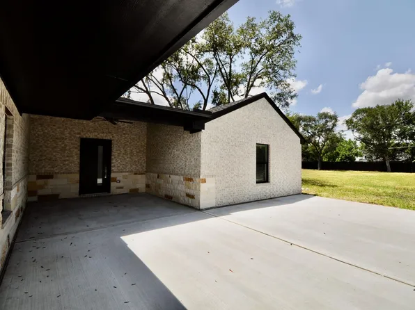 7133 Evans St, Houston, TX 77061