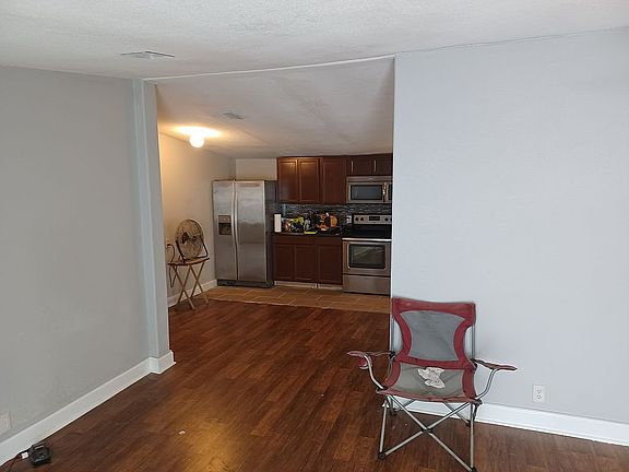 4th image of 12420 Country Side Dr
