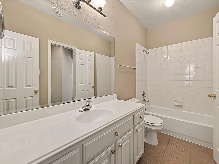 8110 Clearwater Xing — Photo 37