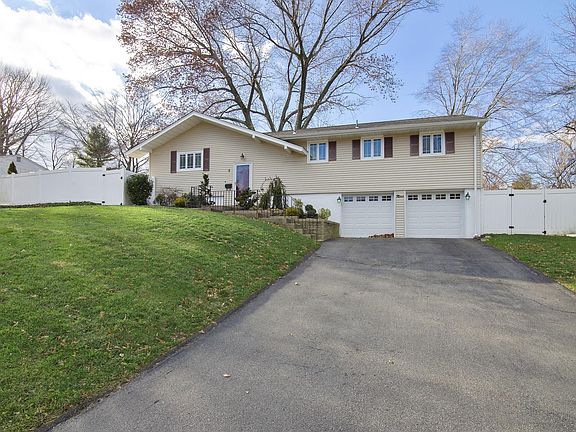 2nd image of 9 Brookhill Dr