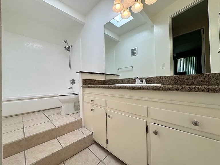 11500 Rochester Ave #11500 — Photo 18