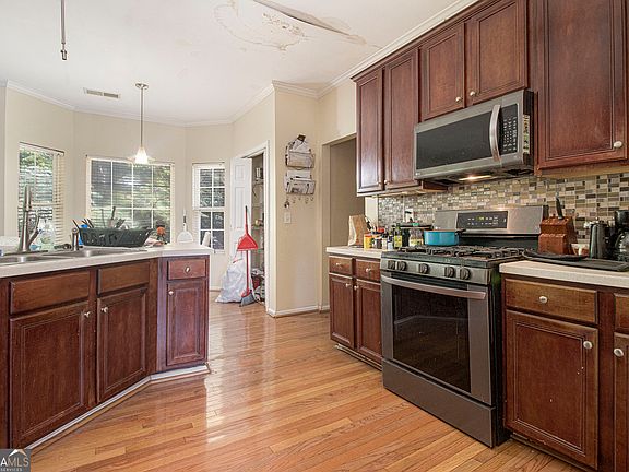 3rd image of 474 Boxelder Rd