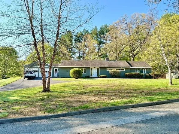 44 Hampton Knolls Rd, Holyoke, MA 01040