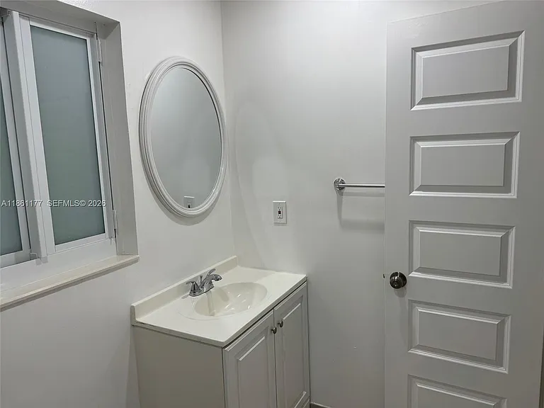 732 SW 6th St #732 — Photo 6