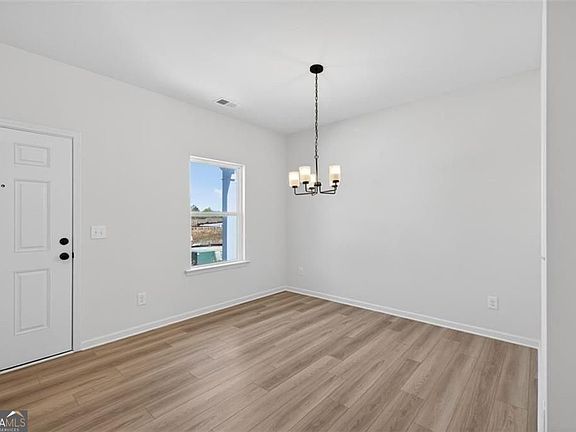 4th image of 703 Sinclair Ln